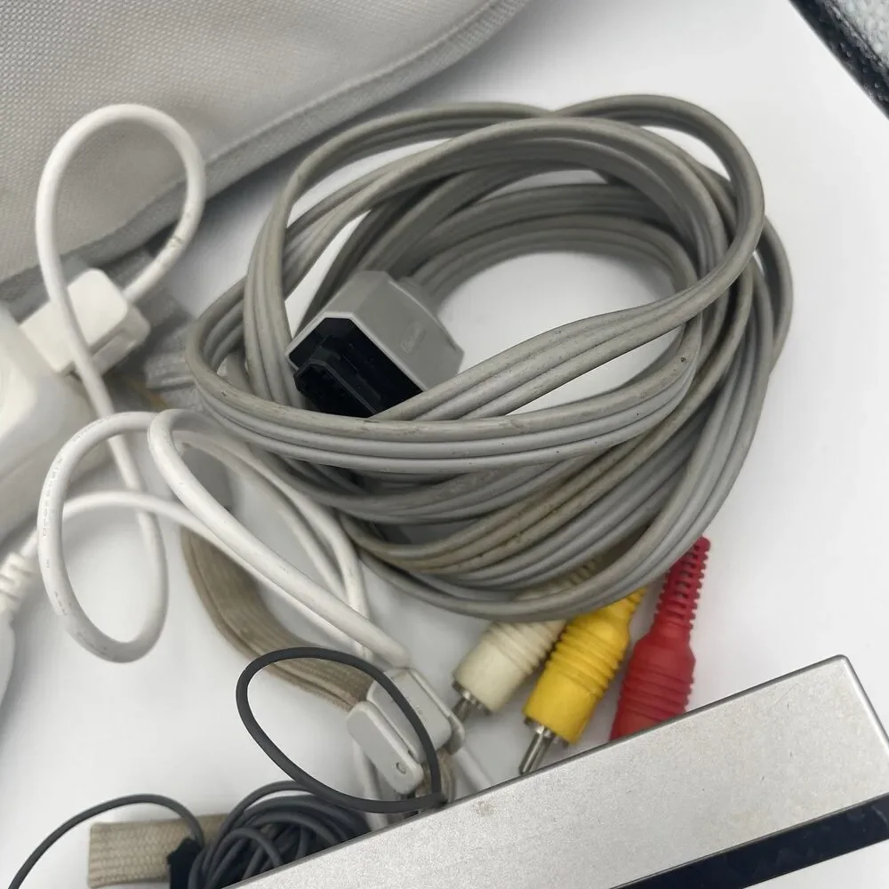 Nintendo Wii Console RVL-001 White Console With Games + Cords + Case! - Tested